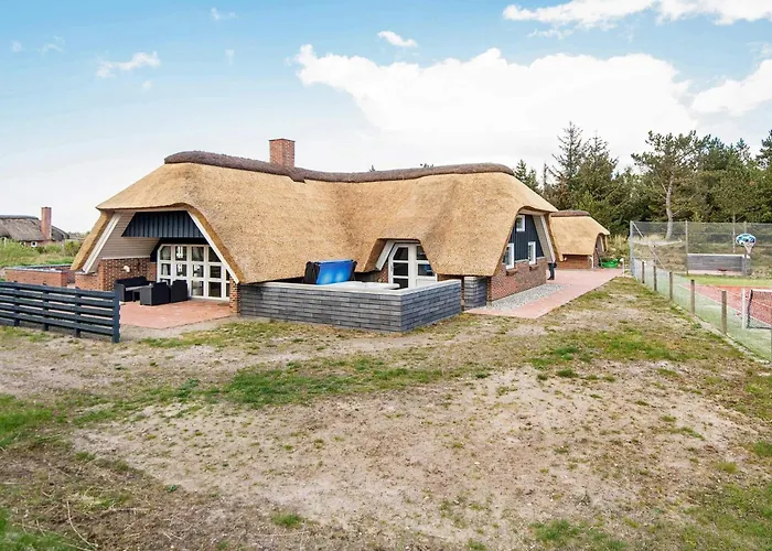 Luxury Retreat With Tennis Ferienhaus